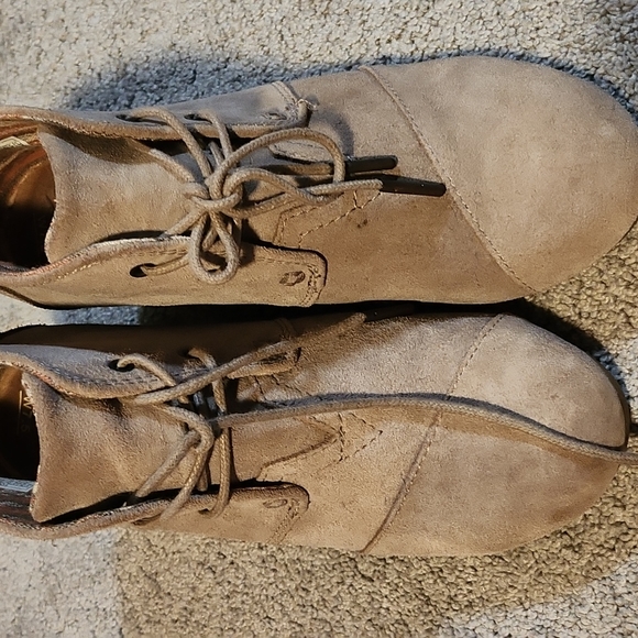 Tom's khaki platform booties size 7.5 - Picture 17 of 17